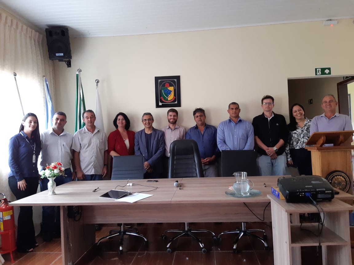 Encontro com servidores e vereadores da Câmara Municipal de Olaria e região. Encontro com a sociedade civil do município.